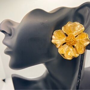 Vintage Avon Dogwood Clip Earrings 1990s cream gold tone Large Statement